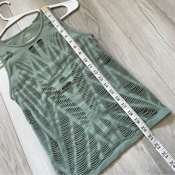 ALO Yoga Green Distressed Tank Top - Picture 2 of 4